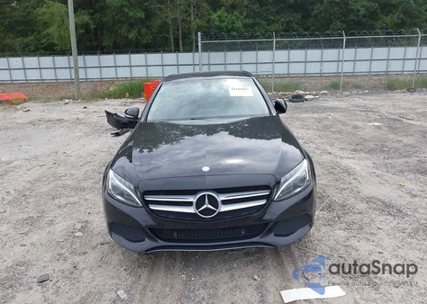 2015 Mercedes-Benz C 300 Luxury 4Matic z USA, uszkodzony, nr VIN 55SWF4KB6FU042101